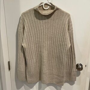 Abercrombie & Fitch Ribbed Knit Sweater in Oatmeal - size small